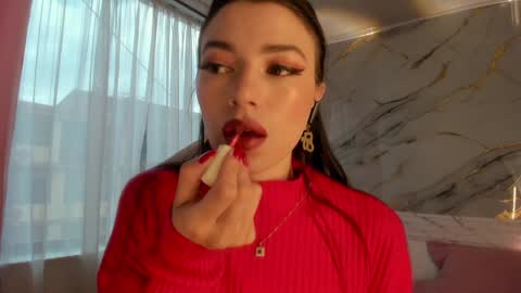 Snapshot of jasmine_hyper_1 chatting on 12/21/24, 02:15 Jas online show from 12/21/24, 02:15