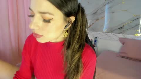 Snapshot of jasmine_hyper_1 chatting on 12/26/24, 05:08 Jas online show from 12/26/24, 05:08