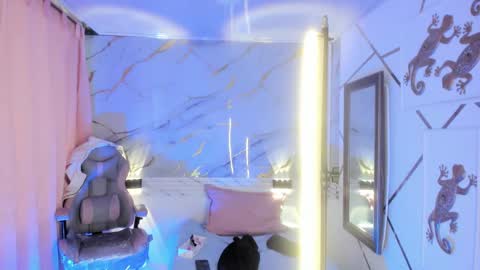 Snapshot of jasmine_hyper_1 chatting on 02/28/25, 09:33 Jas online show from 02/28/25, 09:33