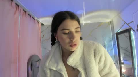 Snapshot of jasmine_hyper_1 chatting on 03/07/25, 09:06 Jas online show from 03/07/25, 09:06