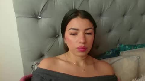 Snapshot of jasmine_hyper_1 chatting on 09/19/25, 07:14 Jas online show from 09/19/25, 07:14