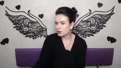 JasmineKouch online show from 11/17/25, 07:14