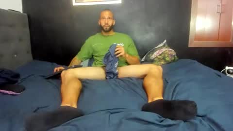 Snapshot of jasonmartiinez chatting on 10/28/25, 02:42 online show from 10/28/25, 02:42