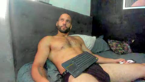 Snapshot of jasonmartiinez chatting on 11/11/25, 05:46 online show from 11/11/25, 05:46