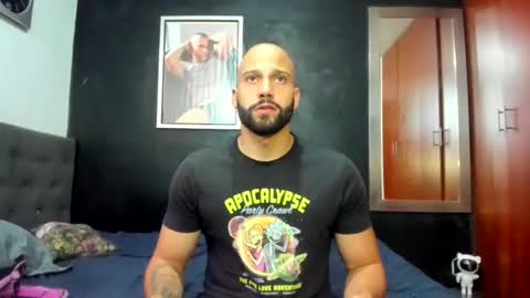 Snapshot of jasonmartiinez chatting on 12/18/25, 03:51 online show from 12/18/25, 03:51