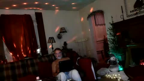 Snapshot of jasonreloaded694u chatting on 12/25/24, 08:07 Jason online show from 12/25/24, 08:07