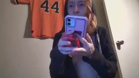 Snapshot of jasper1thewhor3 chatting on 10/27/25, 03:32 jasper1thewhor3 online show from 10/27/25, 03:32