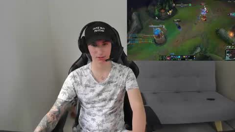 Snapshot of jasper__thompson chatting on 12/27/24, 09:22 jasper__thompson online show from 12/27/24, 09:22