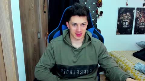 Snapshot of javiersexymann chatting on 12/17/24, 09:27 Javier online show from 12/17/24, 09:27