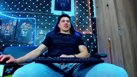 Snapshot of javiersexymann chatting on 09/11/25, 05:57 Javier online show from 09/11/25, 05:57