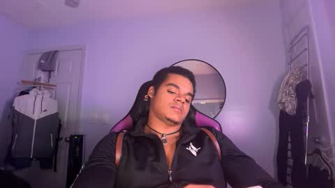 Snapshot of javiricorich chatting on 10/23/25, 12:43 javiSdick online show from 10/23/25, 12:43