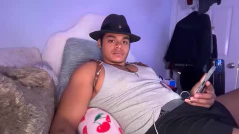 Snapshot of javiricorich chatting on 10/24/25, 10:28 javiSdick online show from 10/24/25, 10:28