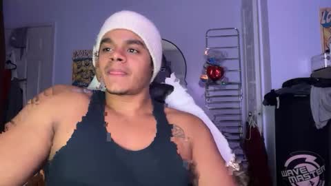 Snapshot of javiricorich chatting on 10/28/25, 03:54 javiSdick online show from 10/28/25, 03:54