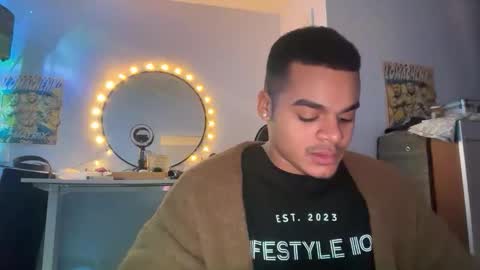 Snapshot of javiricorich chatting on 11/12/25, 12:33 javiSdick online show from 11/12/25, 12:33