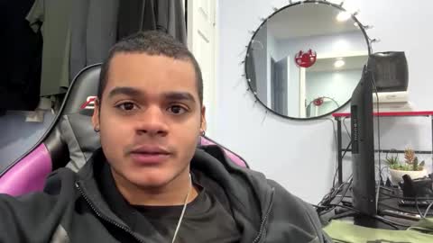 Snapshot of javiricorich chatting on 12/20/25, 05:31 javiSdick online show from 12/20/25, 05:31