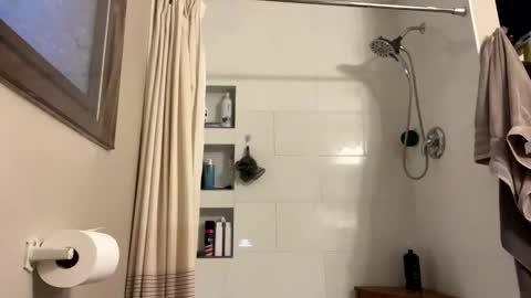 Snapshot of jawssharkparty chatting on 02/11/25, 11:33 Jaws online show from 02/11/25, 11:33