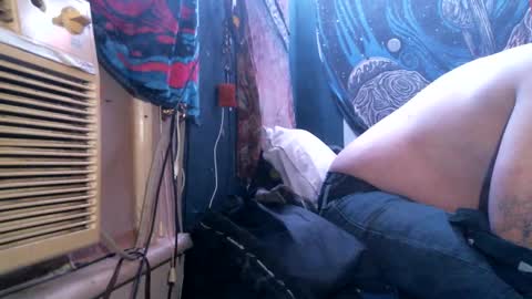 Snapshot of jax_skyfallin chatting on 03/11/25, 01:37 jaxxx666 online show from 03/11/25, 01:37