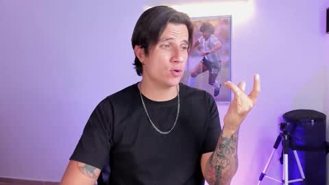 Snapshot of jayalvarrez_ chatting on 09/21/25, 07:37 Jay Alvarrez online show from 09/21/25, 07:37