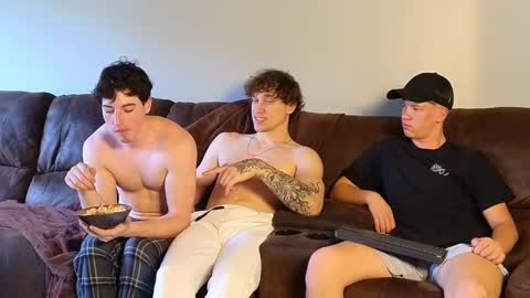 Snapshot of jaycex_69 chatting on 12/05/24, 07:38 THE HOUSE online show from 12/05/24, 07:38