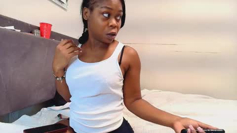 Snapshot of jaydomonique chatting on 11/01/25, 06:04 Naomiruty online show from 11/01/25, 06:04