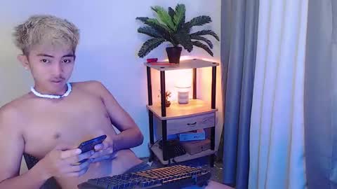 jaysee_hugecox online show from 05/03/26, 02:17