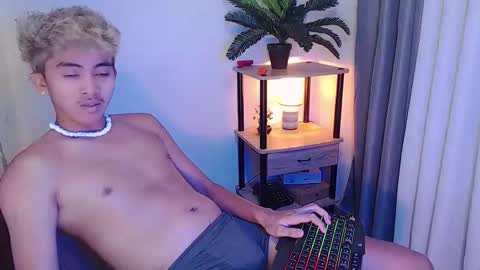 jaysee_hugecox online show from 05/03/26, 02:23