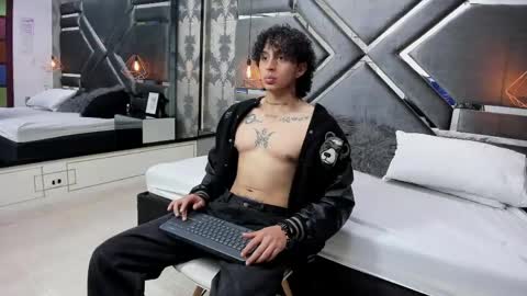 Snapshot of jaytaylorr chatting on 04/21/26, 12:00 Jay Taylor online show from 04/21/26, 12:00