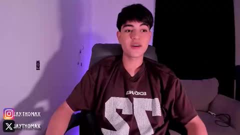 Snapshot of jaythomax chatting on 09/30/25, 01:32 jaythomax online show from 09/30/25, 01:32