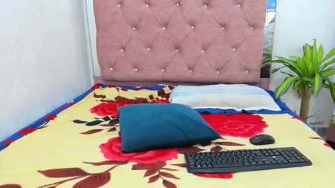 jazmin040_ online show from 01/14/26, 11:49