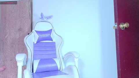 Snapshot of jazmin_barreraa chatting on 10/06/25, 06:49 jazmin  online show from 10/06/25, 06:49