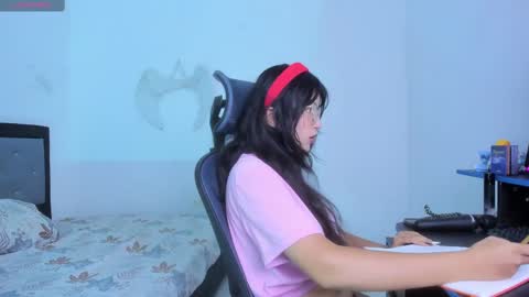 Snapshot of jazmin_blue_ chatting on 12/22/24, 10:04 Jazmin online show from 12/22/24, 10:04