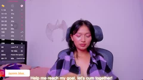 Snapshot of jazmin_blue_ chatting on 01/02/25, 10:01 Jazmin online show from 01/02/25, 10:01