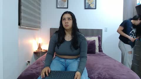 Snapshot of jazmin_dharius chatting on 03/31/26, 10:15 Jazmin and Scarlett online show from 03/31/26, 10:15