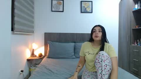 Snapshot of jazmin_dharius chatting on 04/12/26, 02:38 Jazmin and Scarlett online show from 04/12/26, 02:38