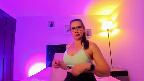 Snapshot of jazmin_steele chatting on 03/21/26, 01:05 Jazmin online show from 03/21/26, 01:05