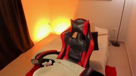 Snapshot of jazmin_steele chatting on 03/27/26, 01:22 Jazmin online show from 03/27/26, 01:22