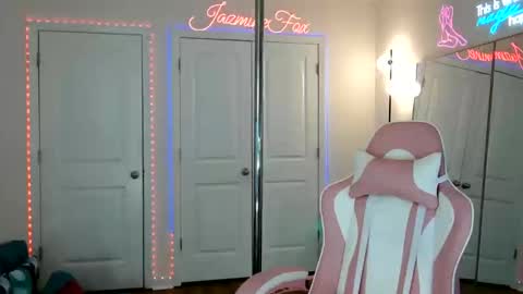 Jazmine Fox online show from 05/13/26, 03:53