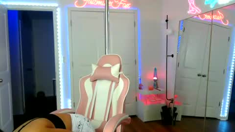 Snapshot of jazminefox chatting on 06/26/26, 08:57 Jazmine Fox online show from 06/26/26, 08:57