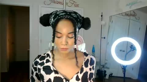 Snapshot of jazminefox chatting on 07/14/26, 08:36 Jazmine Fox online show from 07/14/26, 08:36