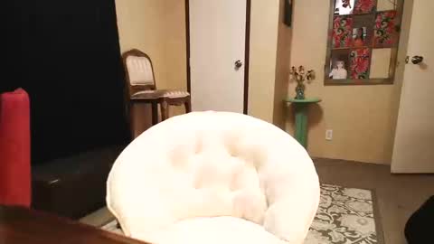 Snapshot of jbeautyxx chatting on 10/19/25, 12:22 J Nicole online show from 10/19/25, 12:22