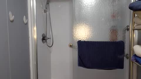 Snapshot of jbeautyxx chatting on 04/14/26, 04:07 J Nicole online show from 04/14/26, 04:07