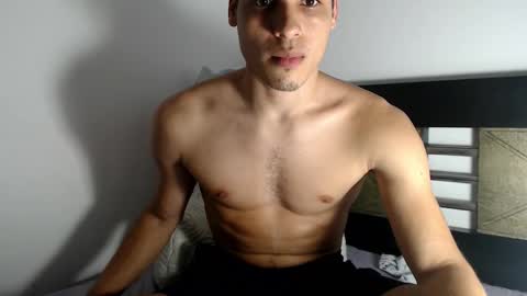 Snapshot of jbunny03 chatting on 12/01/25, 01:43 Lin online show from 12/01/25, 01:43