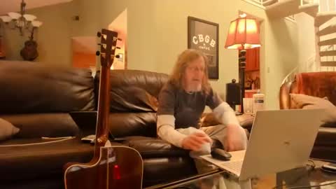 Snapshot of jdineuless chatting on 01/04/25, 10:24 JDinEuless online show from 01/04/25, 10:24