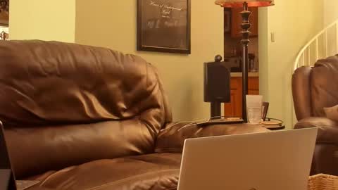 Snapshot of jdineuless chatting on 10/22/25, 05:13 JDinEuless online show from 10/22/25, 05:13