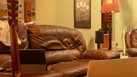 Snapshot of jdineuless chatting on 10/24/25, 06:26 JDinEuless online show from 10/24/25, 06:26