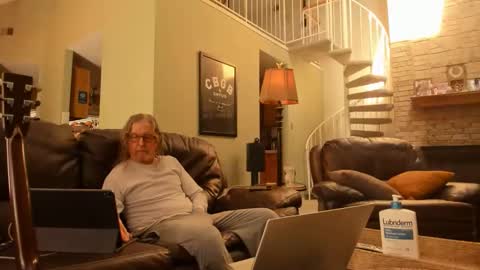 Snapshot of jdineuless chatting on 10/31/25, 05:14 JDinEuless online show from 10/31/25, 05:14