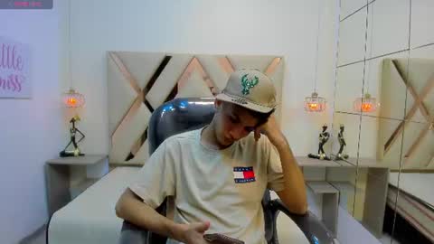 Snapshot of jdwhite18 chatting on 07/12/26, 01:29 jdwhite18 online show from 07/12/26, 01:29