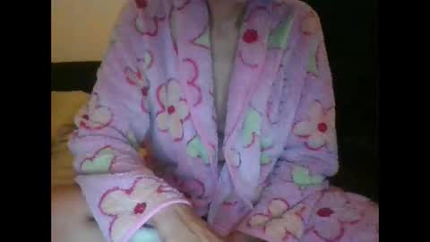 Snapshot of je_melody chatting on 11/01/25, 06:54 EJ Melody online show from 11/01/25, 06:54