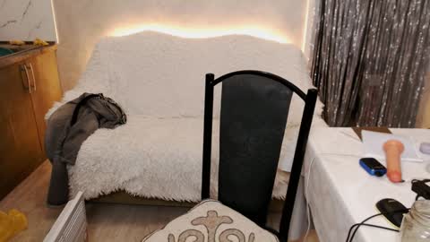 Angel online show from 12/12/24, 06:21