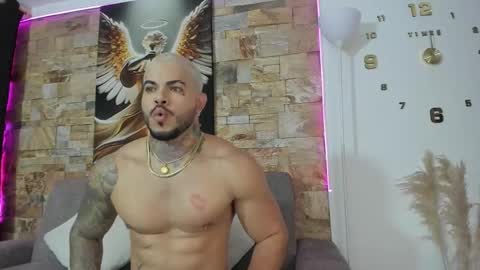 Jean  axelcrow       Modelo Independiente online show from 02/05/26, 03:00